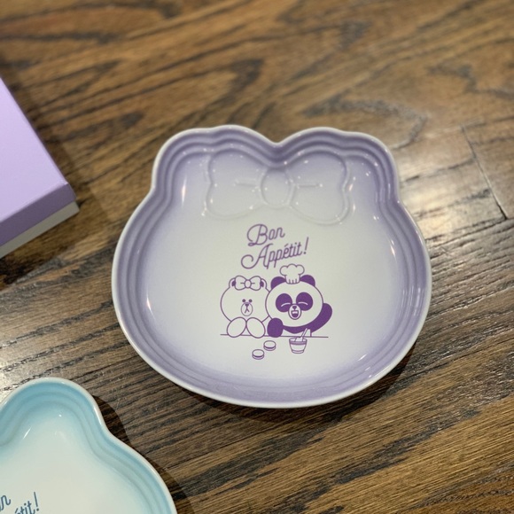 New Le Creuset x Line Friends Small Choco and Pangyo Plates Set of 2 - Picture 3 of 10